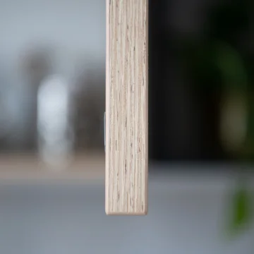 Zbliżenie na wykończoną krawędź płyty meblowej, Future Wood